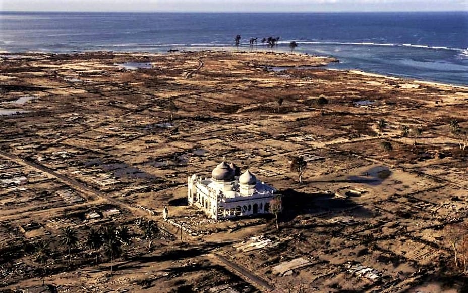 Mengenang Kembali 17 Tahun Yang Lalu, Tsunami Dahsyat Membadai Aceh ...