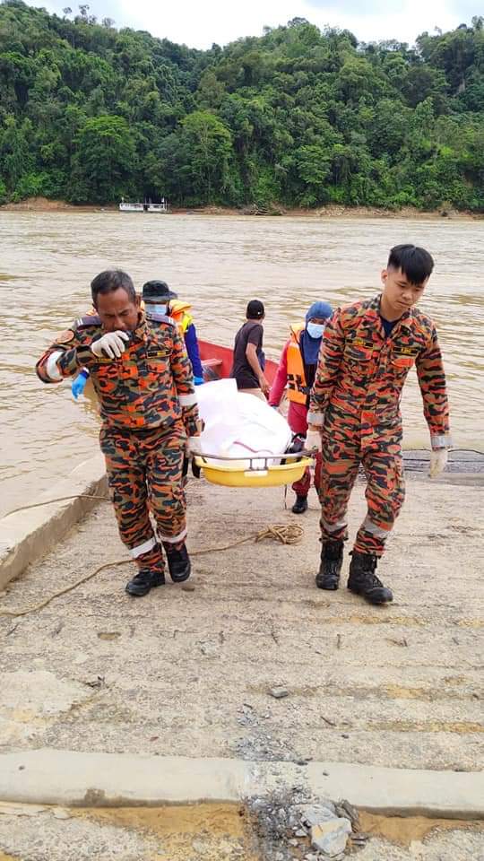 Mayat Salah Seorang Mangsa Bot Karam Di Kapit Ditemui Seorang Masih