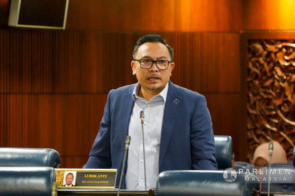 MCMC-perkukuh-kerjasama-perluas-liputan-internet-di-sempadan-Sarawak-Kalimantan-1000x667